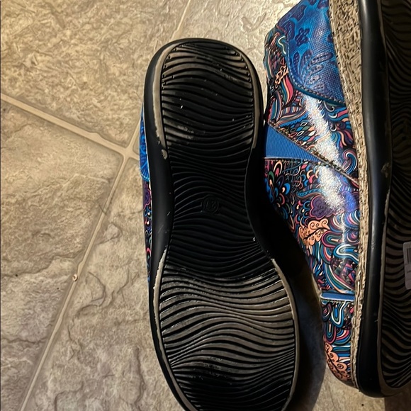 Socofy Women's Multicolored Patterned Slip-On Shoes - Picture 13 of 16